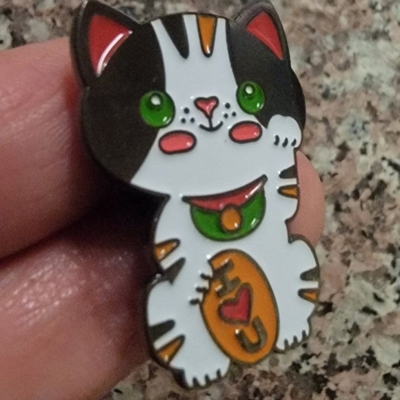*2 for $13* Maneki-Neko Fortune Cat Enamel Pin - Picture 2 of 3